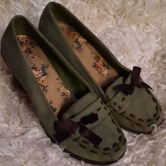 Green Bow Slip on Highlights Heels - Picture 1 of 10